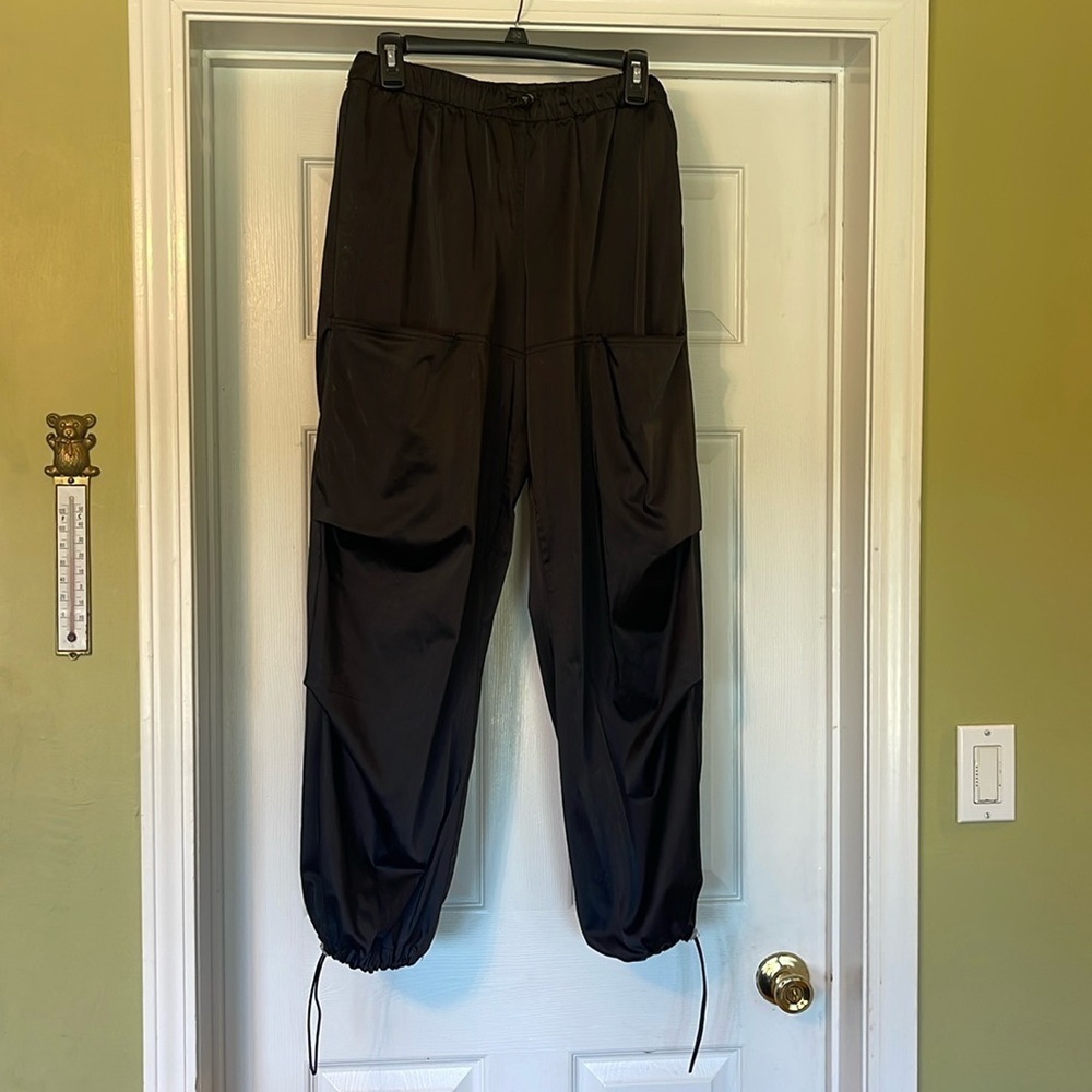 Zara - elastic waist black jogger - two huge pockets - size L